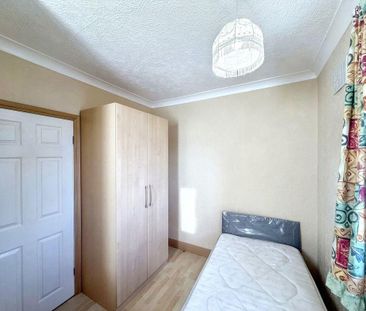 3 bed semi-detached house to rent in SR8 - Photo 6