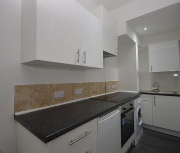 1 bedroom flat - Photo 2