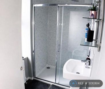 1 bedroom in a house share to rent - Photo 6