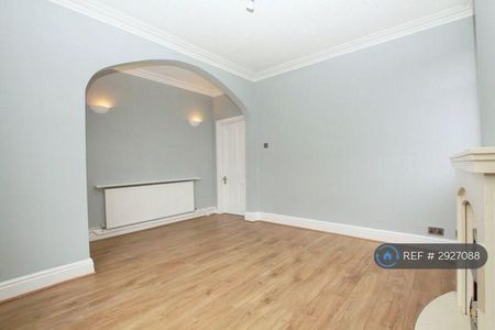 3 bedroom end of terrace house to rent - Photo 2