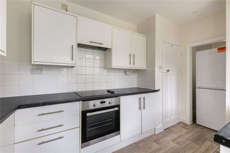 A beautiful three bedroom semi-detached cottage with views over the countryside. - Photo 5