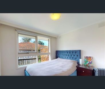 Three-Bedroom Unit with Double Garage & Private Courtyard - Photo 5