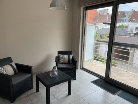 ruim instapklaar twee slaapkamer appartement met groot terras & gelijkvloerse garage - Foto 3