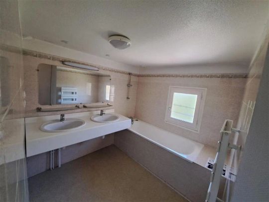Location appartement 4 pièces - 70.25m² à Beaurepaire (38270) - Photo 1