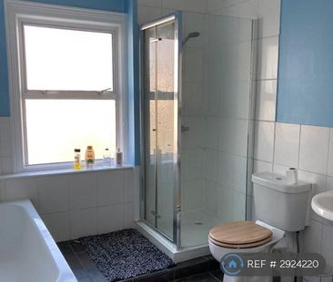1 bedroom in a house share to rent - Photo 4