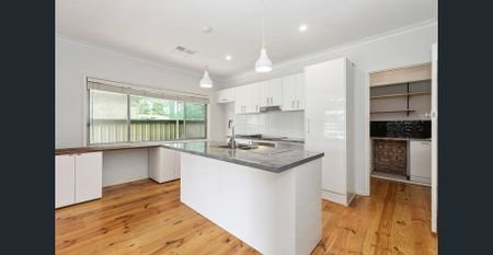 33 Grace Street, White Hills, Vic 3550 - Photo 2