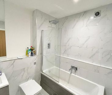 1 bedroom in a flat share to rent - Photo 3