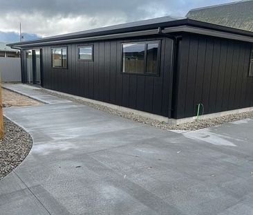Chic 4BR Taupo Retreat with AC - Photo 4