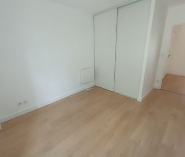 Location Appartement 4 pièces 83m² LA ROCHE SUR YON 85000 - Photo 3