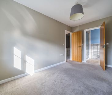 Wey Gardens, Haslemere - 3 bedrooms Property for lettings - Seymours - Photo 3