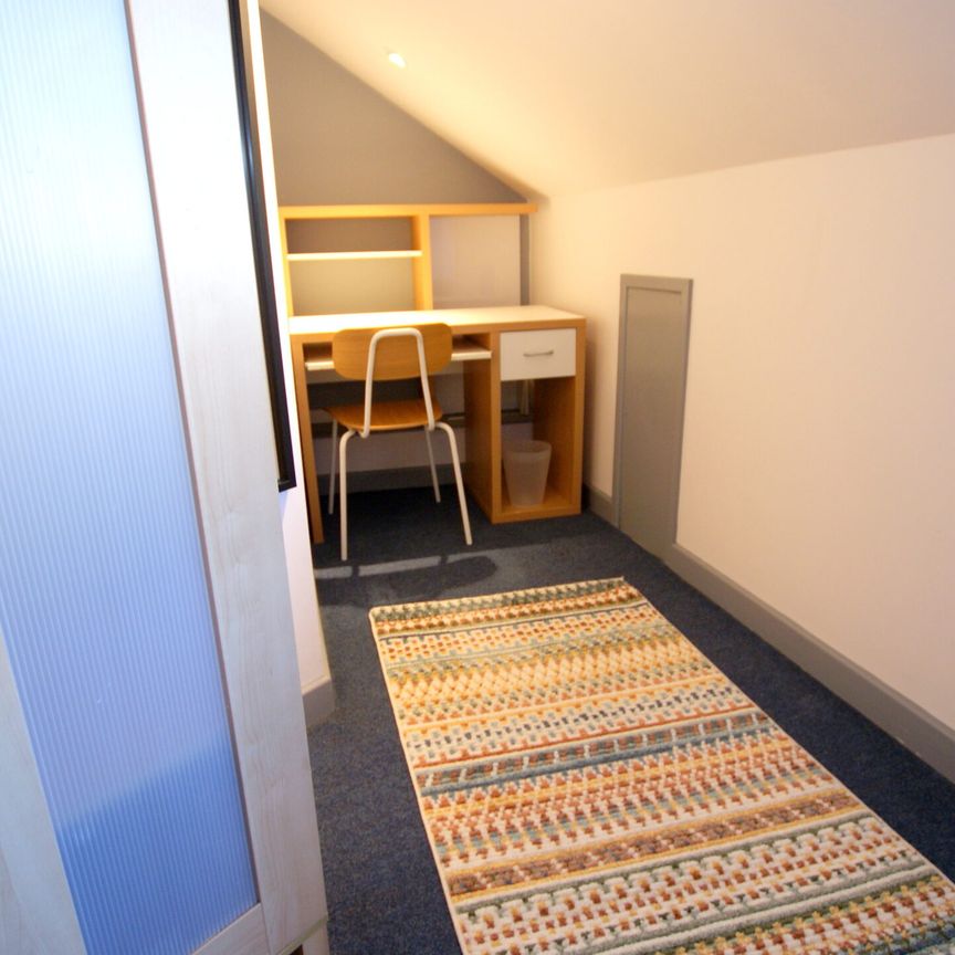 Room 6, 1 Montpellier Retreat, CHELTENHAM GL502XG - Photo 1