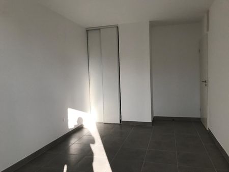Location Appartement 2 pièces 40m² MONTPELLIER 34070 - Photo 2