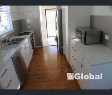 11 Floraville Road, Belmont North, NSW 2280 - Photo 4