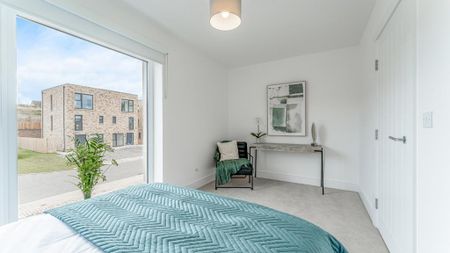 4 bedroom semi-detached house to rent - Photo 3