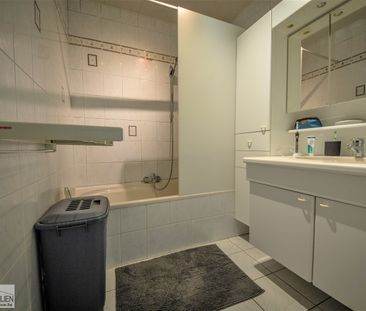 Ruim appartement met 2 kamers en gesloten garagebox - Photo 3