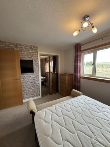 3 bedroom detached house to rent - Photo 2