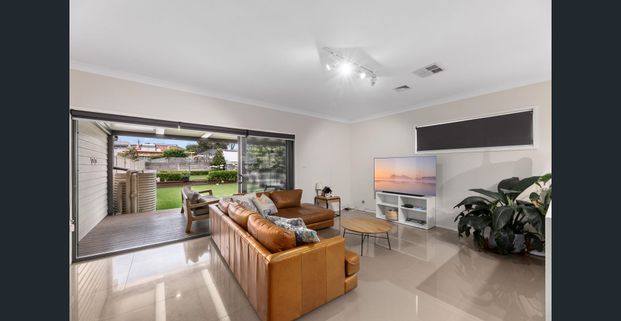 Spacious Four Bedroom Duplex - Photo 1