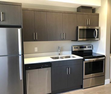 Avail. May.1st: Top Floor – Studio, Cambridge House - Photo 2