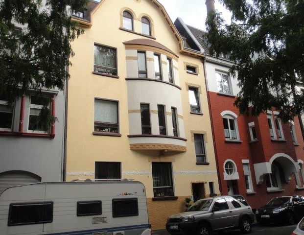 Charmante, gemütliche 2,5-Zimmer-Altbau-DG-Wohnung in Rheinnähe für junge Leute - Foto 1