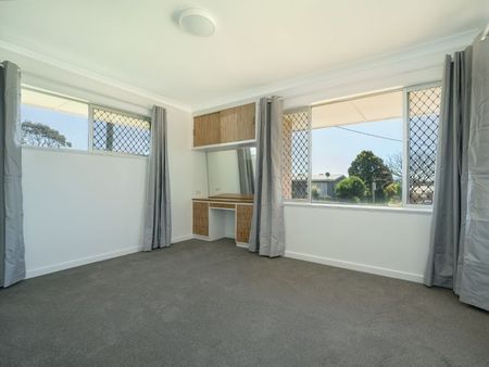 Family Home just a 2 Minute Walk from Centenary Heights State High - Photo 4
