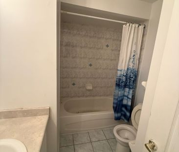 For Lease - 38 Glacier Crescent, Toronto, Ontario - Photo 4