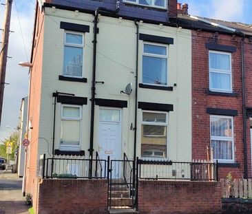 4 bedroom end of terrace house to rent - Photo 6