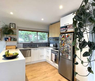 New year = New house - Photo 3