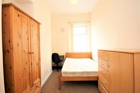 4 bedroom terraced house to rent - Photo 2