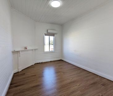 CHARMING MODERN COTTAGE - Photo 4