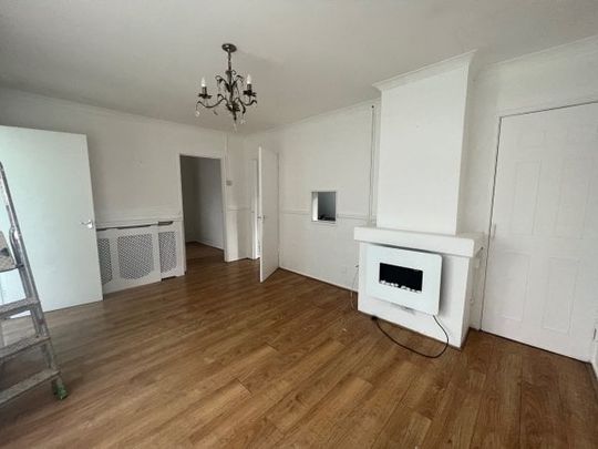 BARSTABLE BASILDON - Photo 1