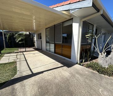 Unit 1/26 Killowill Ave, Paradise Point, Qld 4216 - Photo 3