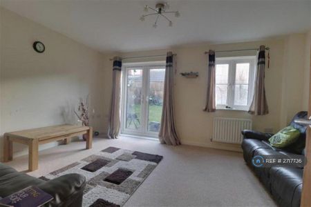 3 bedroom semi-detached house to rent - Photo 2