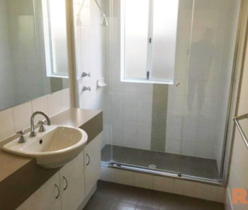 Spacious 4-Bedroom Rental House with Built-In Robes in Yanchep - Bo... - Photo 3