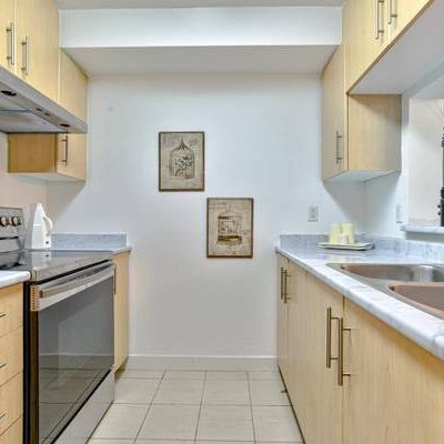 Furnished Convenient Apartment 1 br / 1 ba With Balcony - Photo 1