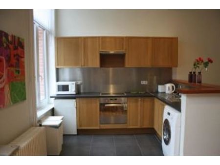 Furnished apartement close from Chatelain - Photo 2