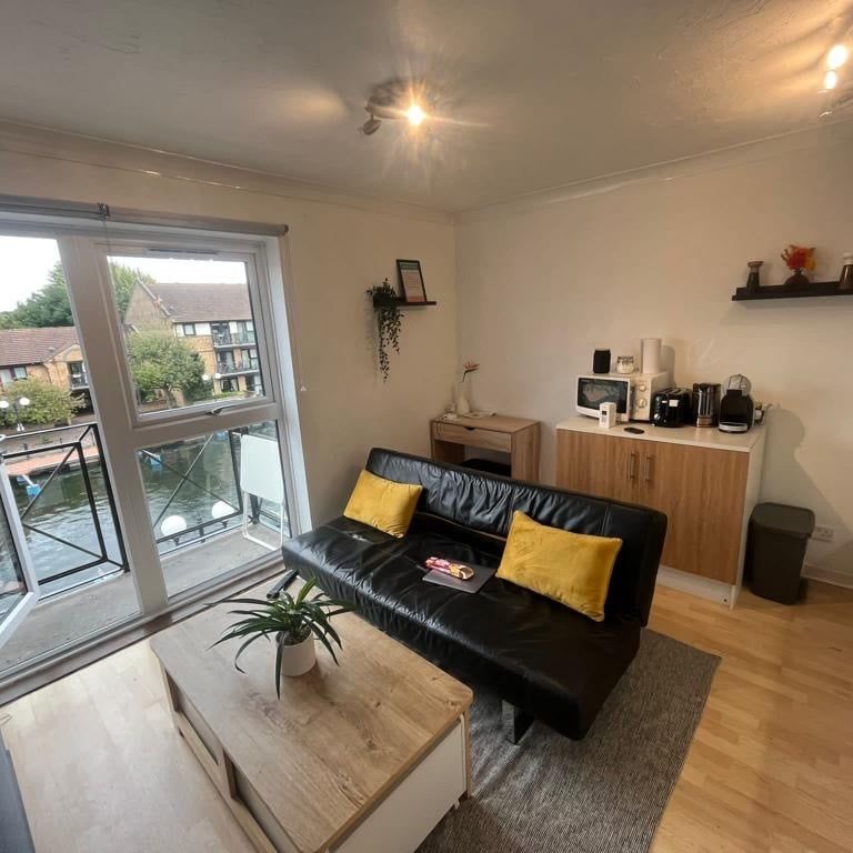 1 Bed Flat, Whiteadder Way, E14 - Photo 1