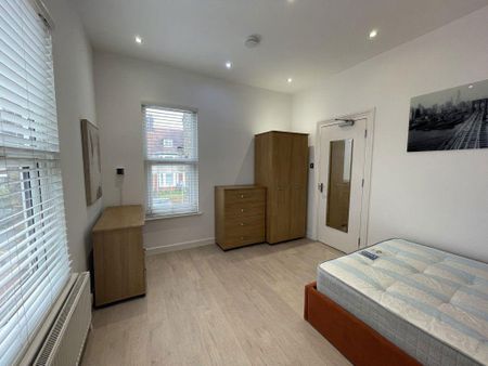 1 bedroom in a house share to rent - Photo 5