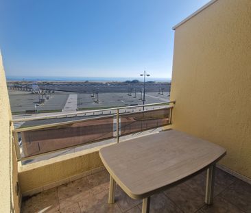 SAINT PIERRE LA MER, SUPERBE STUDIO MEZZANINE MEUBLE AVEC TERRASSE. - Photo 3
