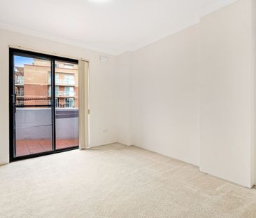 Spacious 2-Bedroom Apartment in the Heart of Rockdale - Photo 3