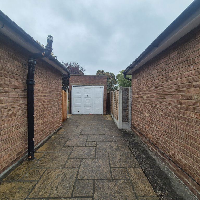 Beachwood Avenue, Wall Heath, Kingswinford, DY6 - Photo 1