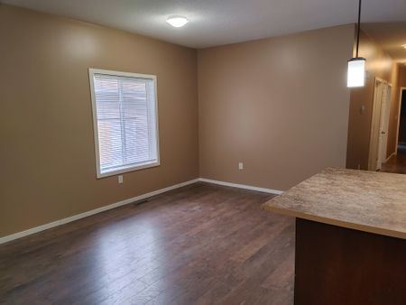 1548 Rae Street - Newer Upper Duplex - Photo 4