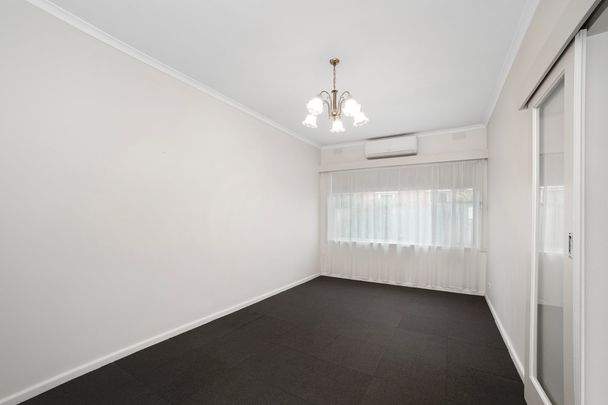 HIDDEN GEM IN THE HEART OF BENTLEIGH ! - Photo 1