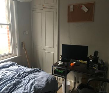 4 Bed Detached House, Nile Road, SO17 - Photo 4