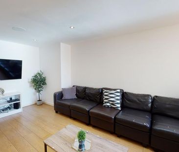 8 bedroom house to rent - Photo 1
