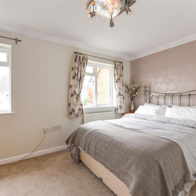 2 bedroom end of terrace house to rent - Photo 1