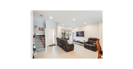 Spacious Townhouse in a Peaceful Cul-de-Sac - Photo 3