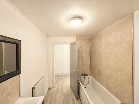 Fairfield Crescent - Photo 3