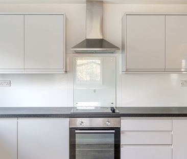 Cedar Court, Haslemere, Surrey, GU27 - Photo 3