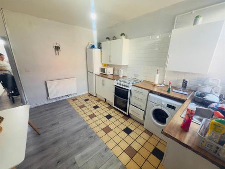 2 bedroom end of terrace house to rent - Photo 5