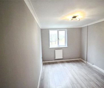 3 bedroom flat to rent - Photo 2